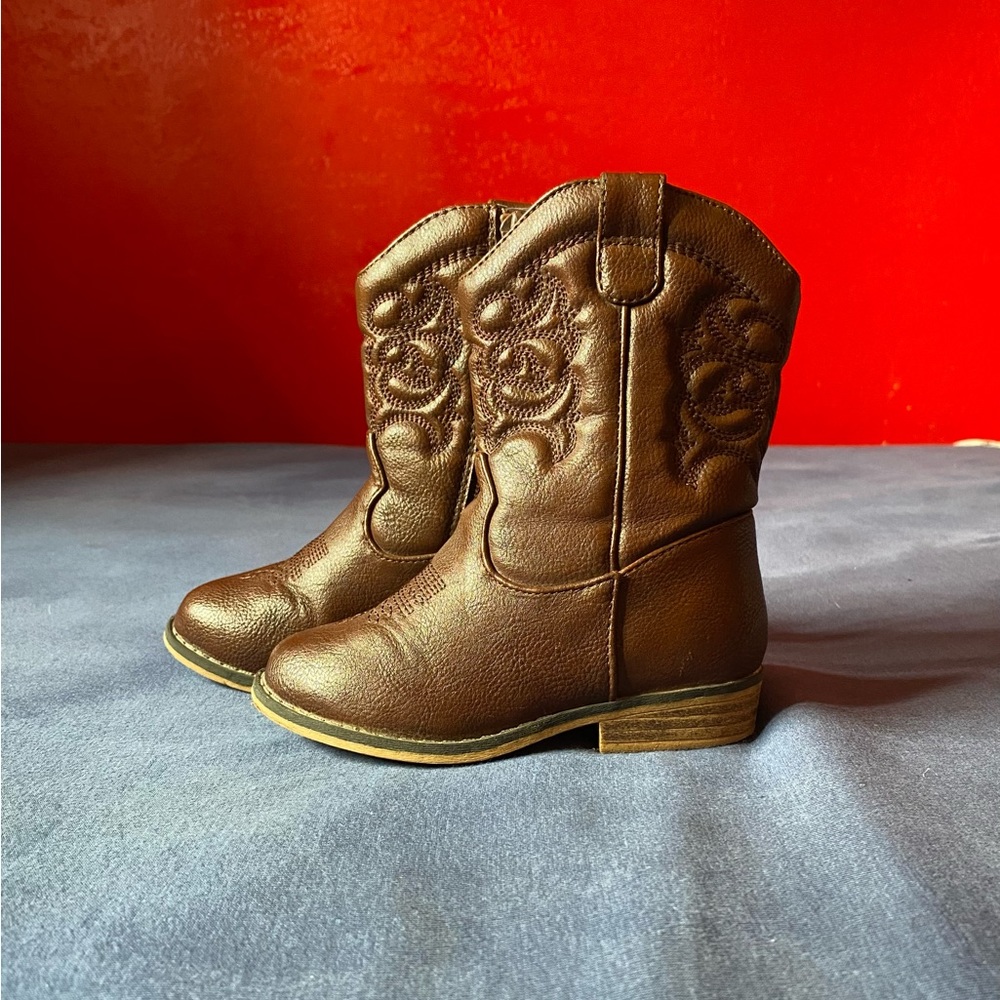 Like New Cat & Jack CowBoy Boots Size 8🤠